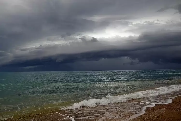 Ο καιρός σήμερα, Κυριακή 15/9: Συννεφιά, βροχές και πτώση της θερμοκρασίας