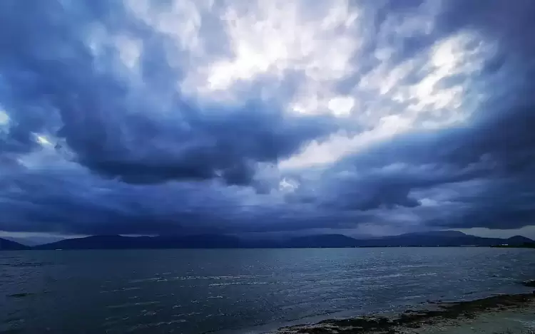 Ο καιρός σήμερα, Τετάρτη 18/9: Βροχές και τοπικές καταιγίδες Ο καιρός σήμερα, Τετάρτη 18/9: Βροχές και τοπικές καταιγίδες