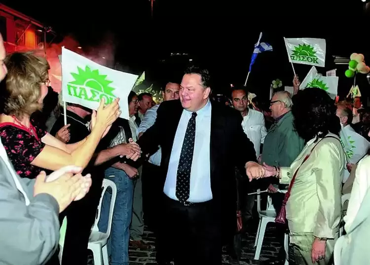 Η καμπύλη του ΠΑΣΟΚ είναι η καμπύλη της Μεταπολίτευσης Η καμπύλη του ΠΑΣΟΚ είναι η καμπύλη της Μεταπολίτευσης