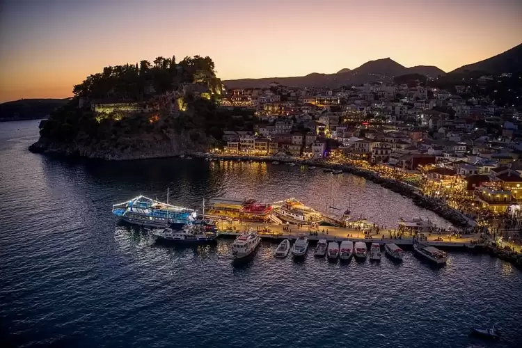 Μεγαλώνουν οι προκλήσεις για την Ελλάδα - Πυκνώνουν τα σύννεφα για το τουριστικό προϊόν της Μεγαλώνουν οι προκλήσεις για την Ελλάδα – Πυκνώνουν τα σύννεφα για το τουριστικό προϊόν της