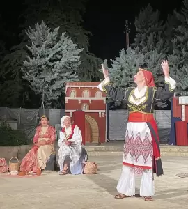 Οι Εκκλησιάζουσες από το Λύκειο Ελληνίδων Κατερίνης Οι Εκκλησιάζουσες από το Λύκειο Ελληνίδων Κατερίνης