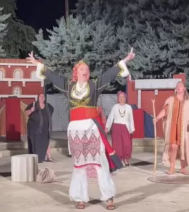 Οι Εκκλησιάζουσες από το Λύκειο Ελληνίδων Κατερίνης Οι Εκκλησιάζουσες από το Λύκειο Ελληνίδων Κατερίνης