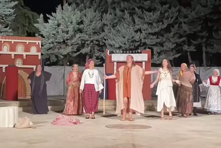 Οι Εκκλησιάζουσες από το Λύκειο Ελληνίδων Κατερίνης Οι Εκκλησιάζουσες από το Λύκειο Ελληνίδων Κατερίνης