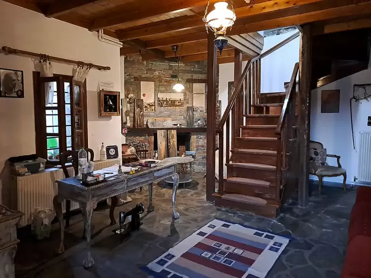 Όλυμπος - Τα πέτρινα παλιά σπίτια όμορφα ανασταίνονται (εικόνες) Όλυμπος – Τα πέτρινα παλιά σπίτια όμορφα ανασταίνονται