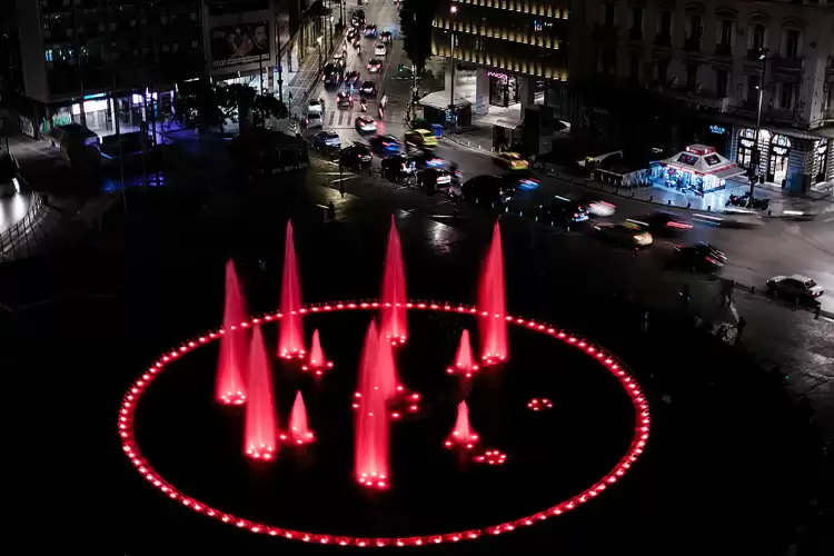 «Παγκόσμια Ημέρα Καρδιάς»: Φωταγώγηση Εμβληματικών Σημείων από τον Πανελλήνιο Σύνδεσμο Πασχόντων από Καρδιοπάθειες