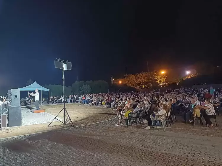 Συναυλία: «Στη σκιά του Ολύμπου» - Με το φεγγάρι του Αυγούστου Συναυλία: «Στη σκιά του Ολύμπου» – Με το φεγγάρι του Αυγούστου