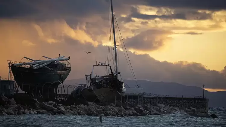 Ο καιρός σήμερα, Παρασκευή 18/10: Νεφώσεις παροδικά αυξημένες με ασθενείς τοπικές βροχές