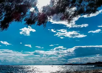 Ο καιρός σήμερα, Πέμπτη 10/10: Αραιές νεφώσεις και άνοδος της θερμοκρασίας Ο καιρός σήμερα, Πέμπτη 10/10: Αραιές νεφώσεις και άνοδος της θερμοκρασίας