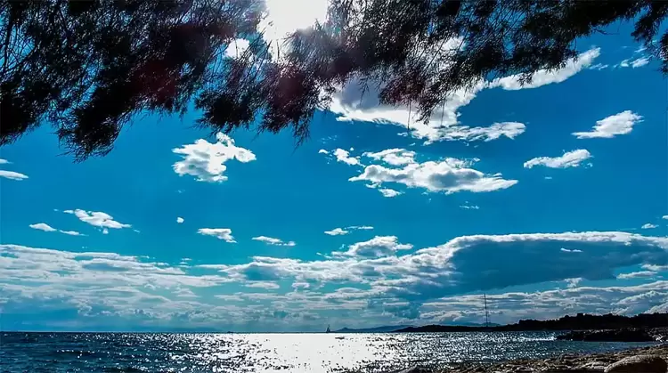 Ο καιρός σήμερα, Πέμπτη 10/10: Αραιές νεφώσεις και άνοδος της θερμοκρασίας Ο καιρός σήμερα, Πέμπτη 10/10: Αραιές νεφώσεις και άνοδος της θερμοκρασίας