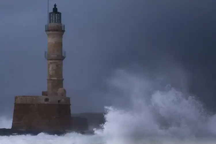 Ο καιρός σήμερα, Πέμπτη 17/10: Αραιές νεφώσεις και ασθενείς τοπικές βροχές