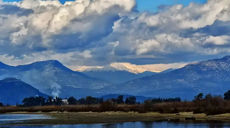 Ο καιρός σήμερα, Τρίτη 22/10: Αίθριος με λίγες τοπικές νεφώσεις