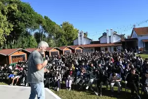 Κατερίνη: 1.300 μαθητές εκπαίδευσε ο Δήμος στο πλαίσιο του προγράμματος «Παιδί & σκύλος» Κατερίνη: 1.300 μαθητές εκπαίδευσε ο Δήμος στο πλαίσιο του προγράμματος «Παιδί & σκύλος»