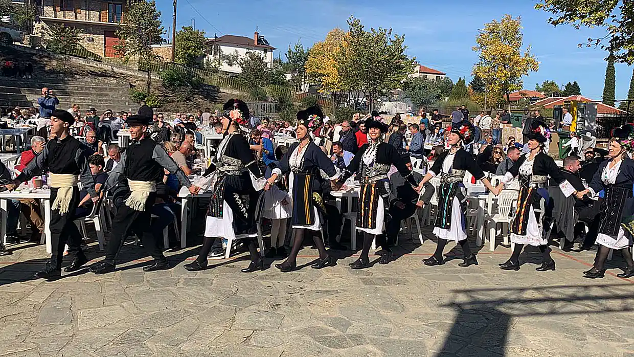 Κατερίνη - Μεσαία Μηλιά: Γιορτή Τσίπουρου και έκθεση τοπικών προϊόντων (εικόνες και βίντεο) Κατερίνη – Μεσαία Μηλιά: Γιορτή τσίπουρου και Έκθεση τοπικών Προϊόντων