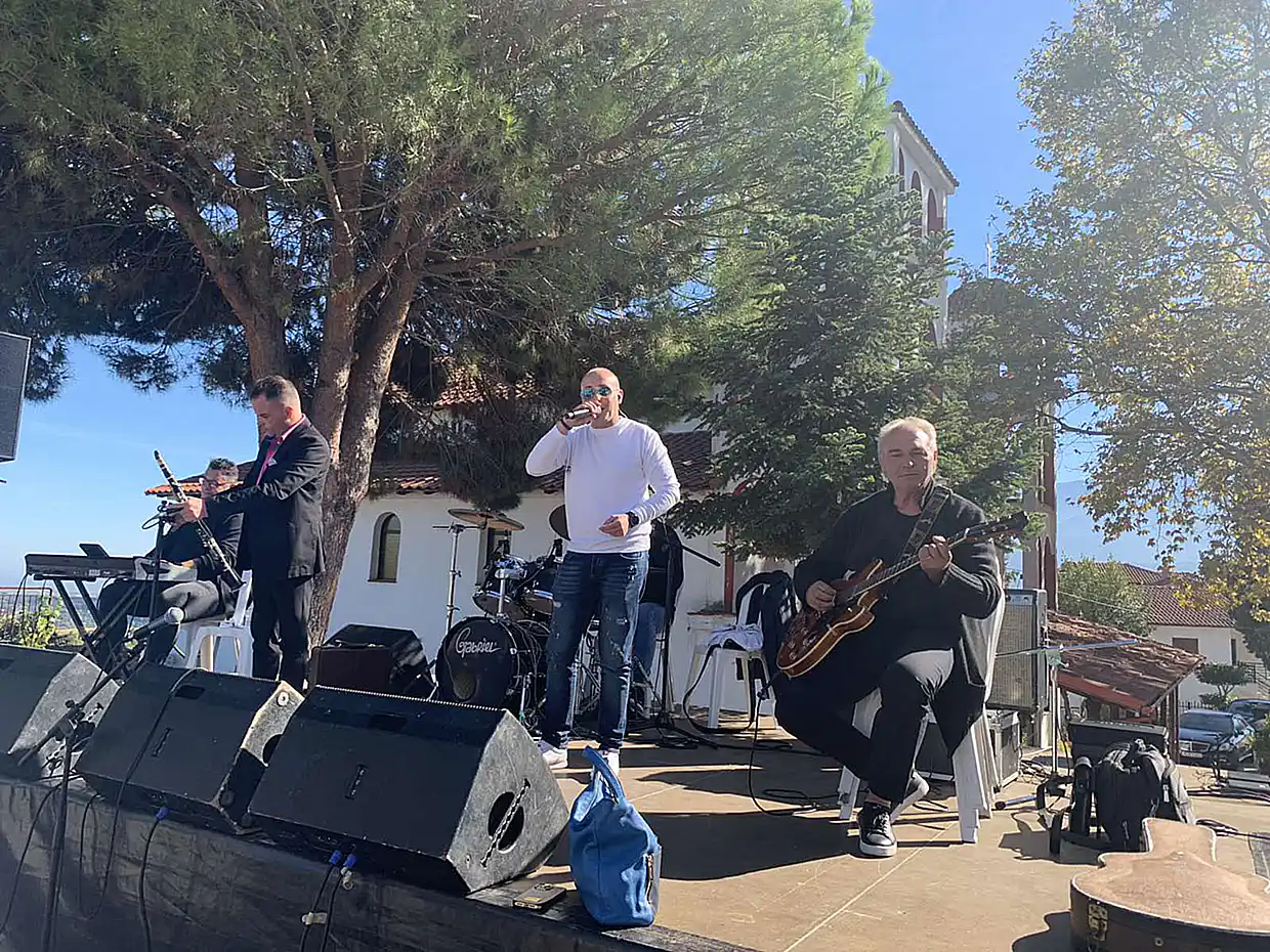 Κατερίνη - Μεσαία Μηλιά: Γιορτή Τσίπουρου και έκθεση τοπικών προϊόντων (εικόνες και βίντεο) Κατερίνη – Μεσαία Μηλιά: Γιορτή τσίπουρου και Έκθεση τοπικών Προϊόντων