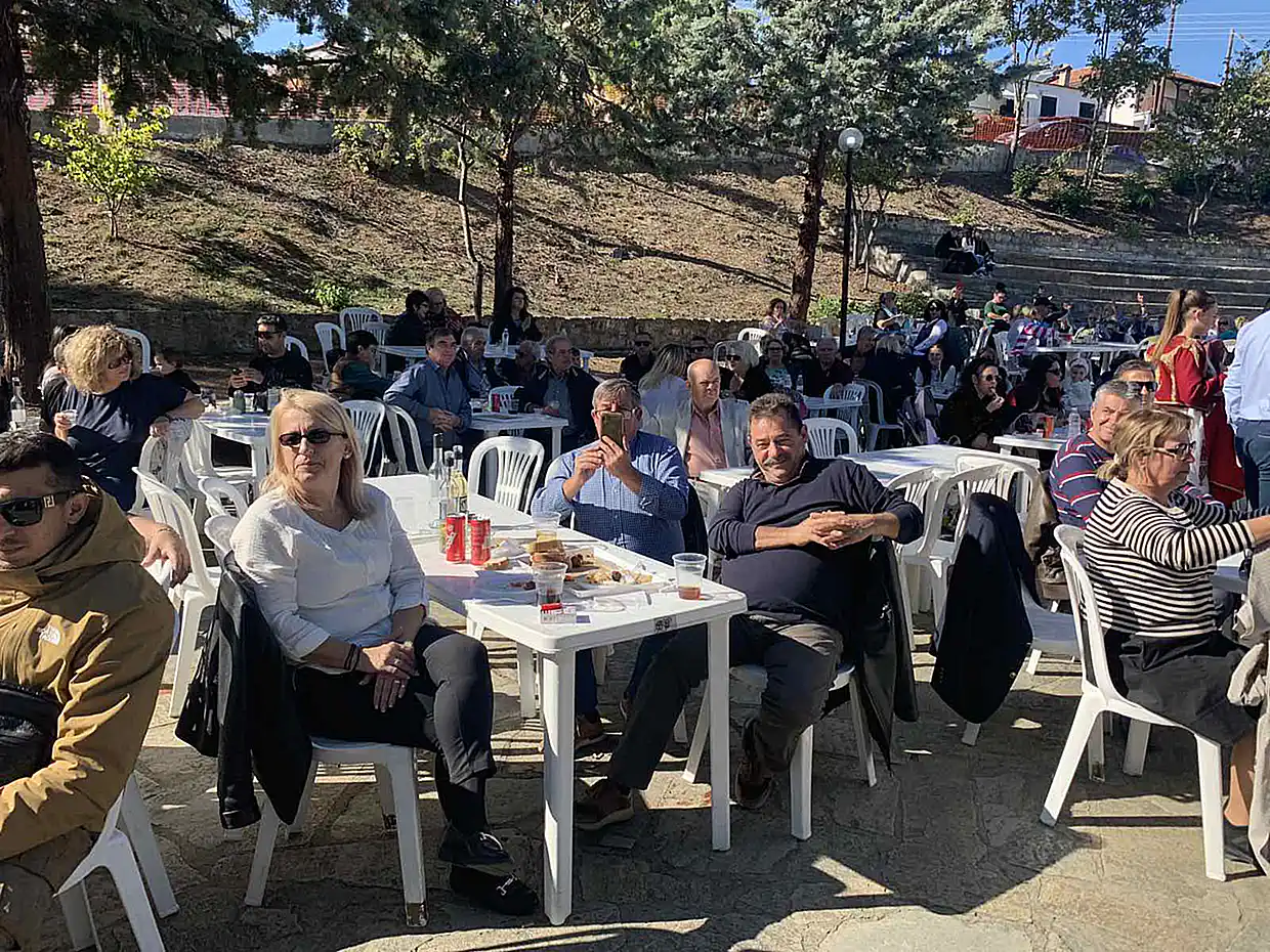 Κατερίνη - Μεσαία Μηλιά: Γιορτή Τσίπουρου και έκθεση τοπικών προϊόντων (εικόνες και βίντεο) Κατερίνη – Μεσαία Μηλιά: Γιορτή τσίπουρου και Έκθεση τοπικών Προϊόντων