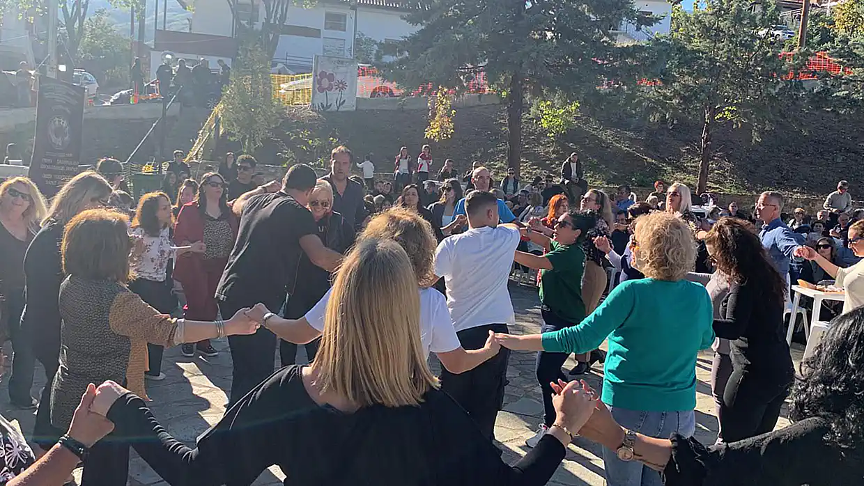 Κατερίνη - Μεσαία Μηλιά: Γιορτή Τσίπουρου και έκθεση τοπικών προϊόντων (εικόνες και βίντεο) Κατερίνη – Μεσαία Μηλιά: Γιορτή τσίπουρου και έκθεση τοπικών προϊόντων (εικόνες και βίντεο)