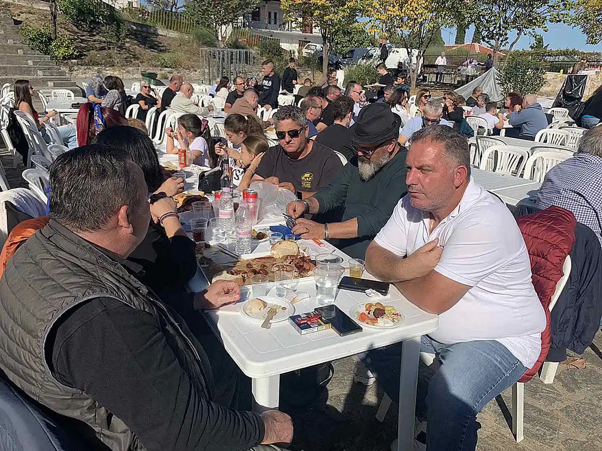 Κατερίνη - Μεσαία Μηλιά: Γιορτή Τσίπουρου και έκθεση τοπικών προϊόντων (εικόνες και βίντεο) Κατερίνη – Μεσαία Μηλιά: Γιορτή τσίπουρου και έκθεση τοπικών προϊόντων (εικόνες και βίντεο)