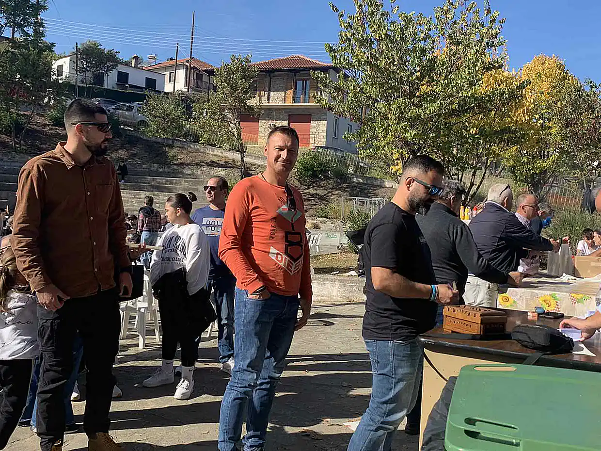 Κατερίνη - Μεσαία Μηλιά: Γιορτή Τσίπουρου και έκθεση τοπικών προϊόντων (εικόνες και βίντεο) Κατερίνη – Μεσαία Μηλιά: Γιορτή τσίπουρου και έκθεση τοπικών προϊόντων (εικόνες και βίντεο)