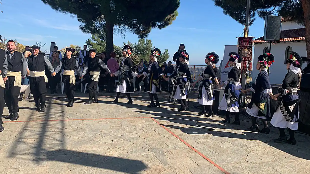 Κατερίνη - Μεσαία Μηλιά: Γιορτή Τσίπουρου και έκθεση τοπικών προϊόντων (εικόνες και βίντεο) Κατερίνη – Μεσαία Μηλιά: Γιορτή τσίπουρου και Έκθεση τοπικών Προϊόντων