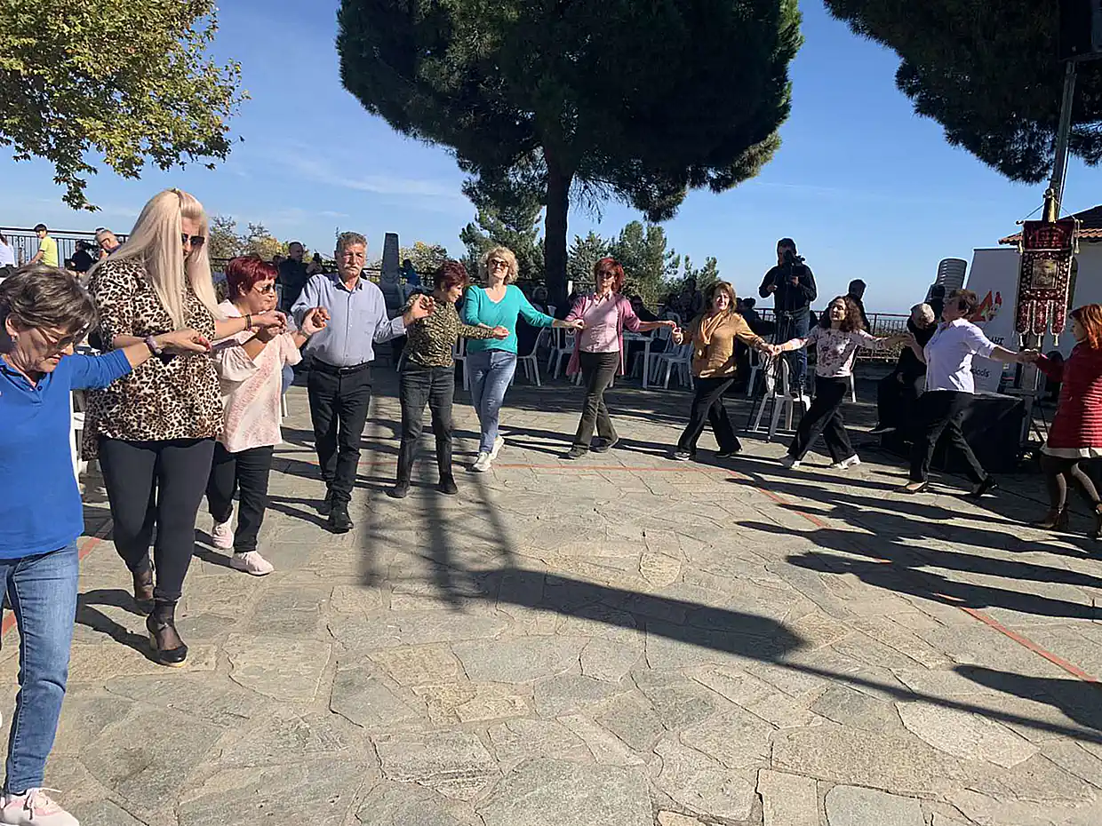 Κατερίνη - Μεσαία Μηλιά: Γιορτή Τσίπουρου και έκθεση τοπικών προϊόντων (εικόνες και βίντεο) Κατερίνη – Μεσαία Μηλιά: Γιορτή τσίπουρου και Έκθεση τοπικών Προϊόντων