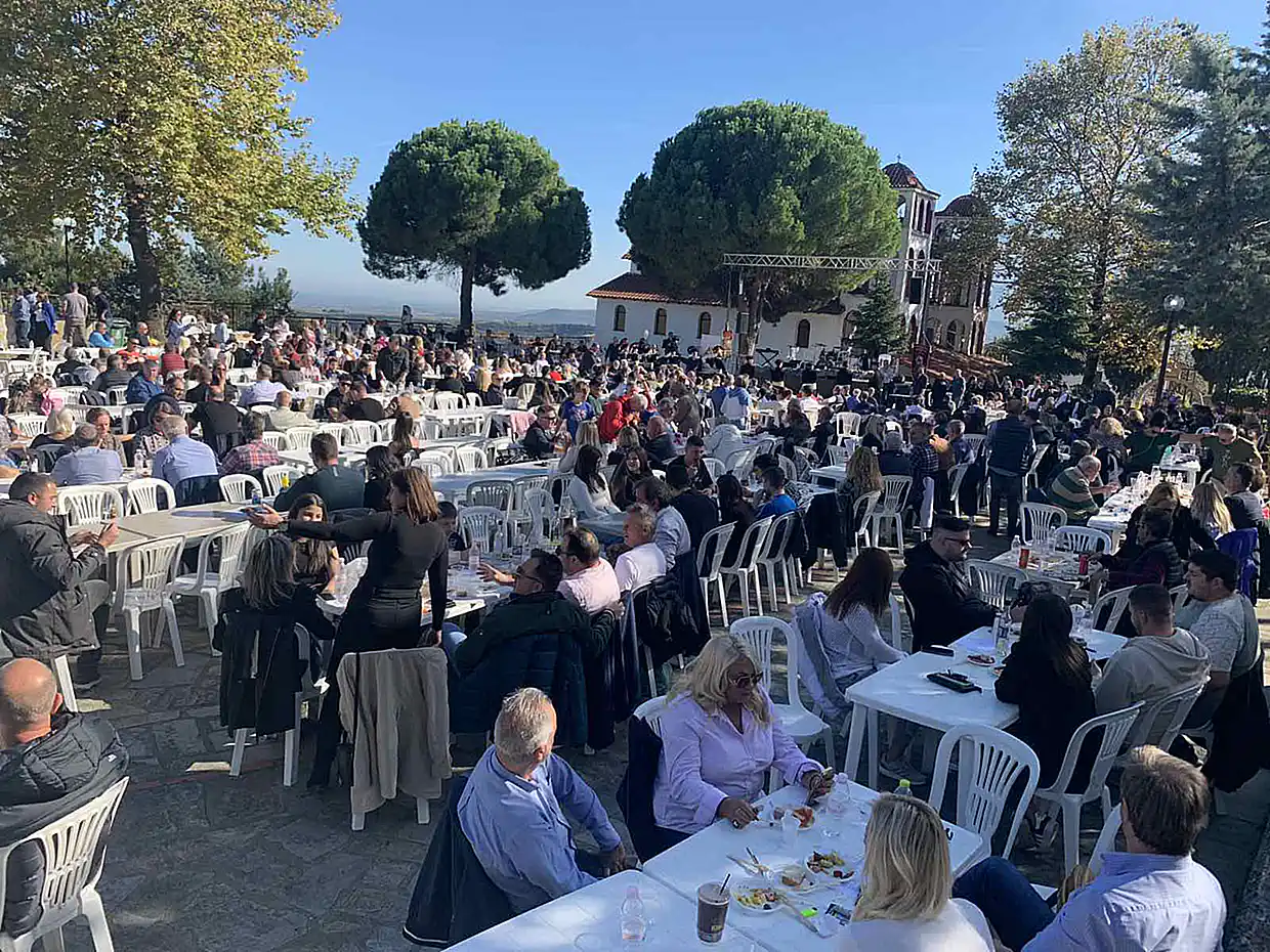 Κατερίνη - Μεσαία Μηλιά: Γιορτή Τσίπουρου και έκθεση τοπικών προϊόντων (εικόνες και βίντεο) Κατερίνη – Μεσαία Μηλιά: Γιορτή τσίπουρου και έκθεση τοπικών προϊόντων (εικόνες και βίντεο)