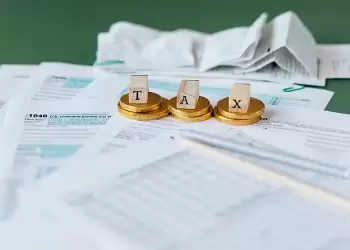 Ο νέος προϋπολογισμός: «Δώρα» και… φοροελαφρύνσεις σε συνταξιούχους, επαγγελματίες, νέους