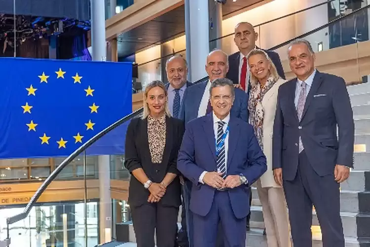 Οι ευρωβουλευτές της Νέας Δημοκρατίας καταδικάζουν την επίθεση κατά του Φρέντη Μπελέρη στα Τίρανα