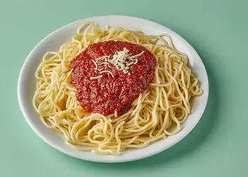 Πώς τρων τα μακαρόνια; Με ψωμί ή χωρίς ψωμί;