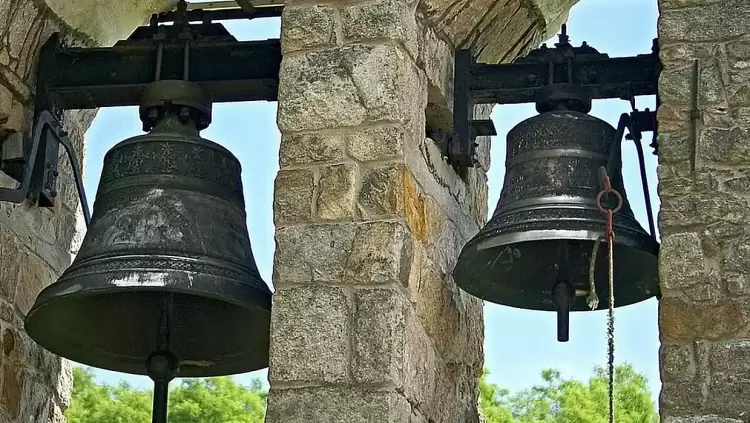Πρόστιμο 200 ευρώ για κάθε χτύπημα καμπάνας