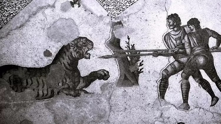 Η βία τότε και πάντα