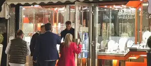 Ο υπ. πρόεδρος του Επιμελητηρίου Πιερίας κ. Κώστα Πίτσιας στα καταστήματα της πόλης