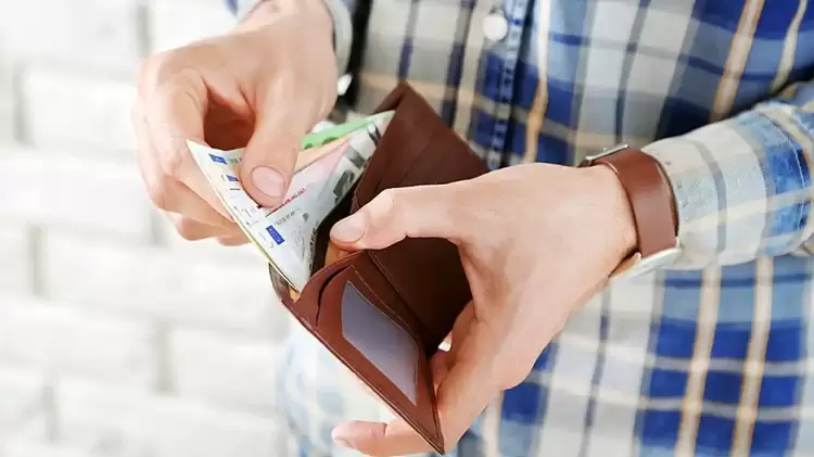 Η ΕΕΝΕ ζητά μείωση φόρων και εισφορών για να αυξηθούν κέρδη και μισθοί Η ΕΕΝΕ ζητά μείωση φόρων και εισφορών για να αυξηθούν κέρδη και μισθοί