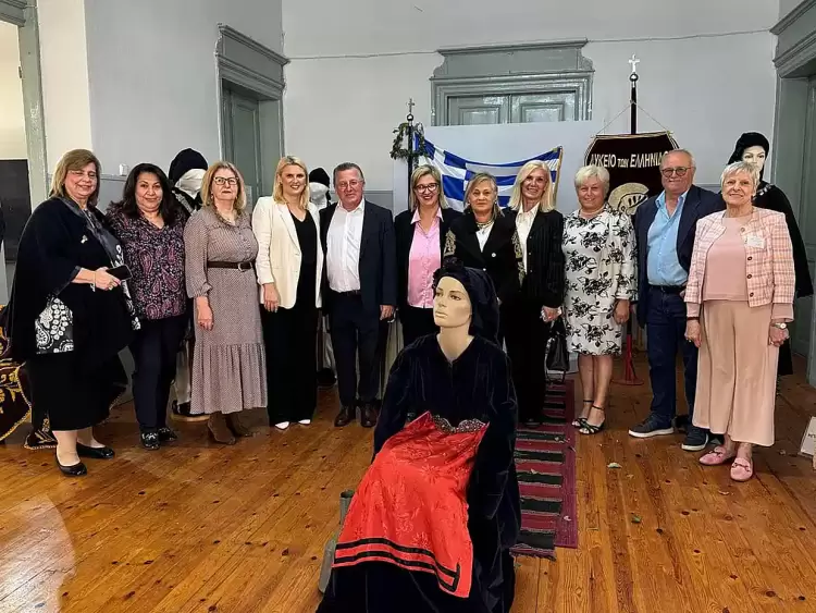 Έκθεση παραδοσιακών φορεσιών από το Λύκειο Ελληνίδων Κατερίνης (εικόνες) Έκθεση παραδοσιακών φορεσιών από το Λύκειο Ελληνίδων Κατερίνης