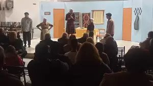 Ένωση Ποντίων Πιερίας: Στιγμές γέλιου και ευθυμίας με το θεατρικό της τμήμα στην Ακρινή Κοζάνης