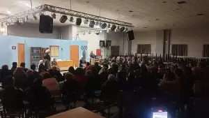 Ένωση Ποντίων Πιερίας: Στιγμές γέλιου και ευθυμίας με το θεατρικό της τμήμα στην Ακρινή Κοζάνης