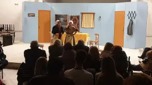 Ένωση Ποντίων Πιερίας: Στιγμές γέλιου και ευθυμίας με το θεατρικό της τμήμα στην Ακρινή Κοζάνης