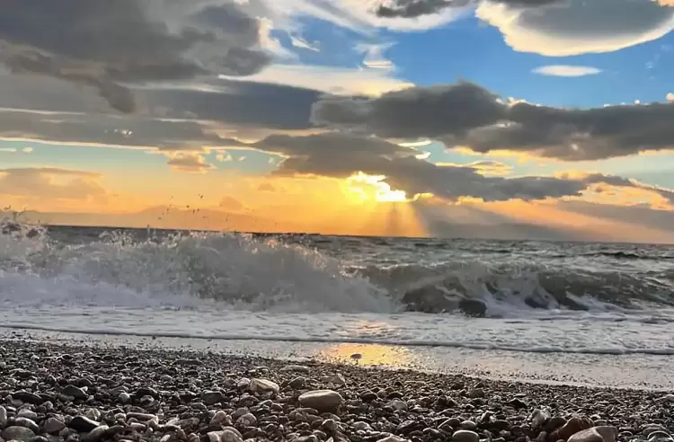 Ο καιρός για την Κατερίνη και την Πιερία σήμερα 23/11/2024: Γενικά αίθριος με νεφώσεις και ασθενείς τοπικές βροχές