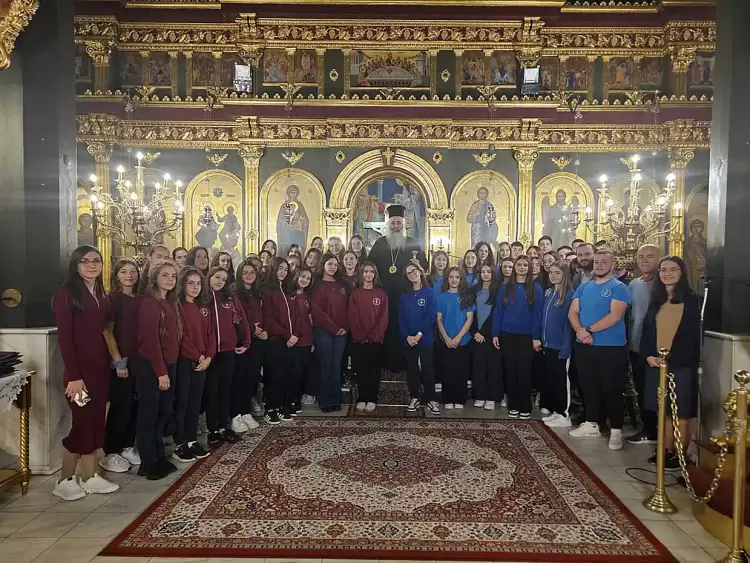 Μαθητές των Εκπαιδευτηρίων «Πνοή Αγάπης» Αργυροκάστρου Αλβανίας στον Μητροπολίτη Κίτρους κ. Γεώργιο