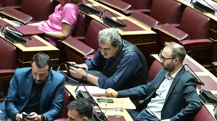 Η νέα διάσπαση στο ΣΥΡΙΖΑ ανοίγει τον δρόμο στο ΠΑΣΟΚ να γίνει η νέα αξιωματική αντιπολίτευση