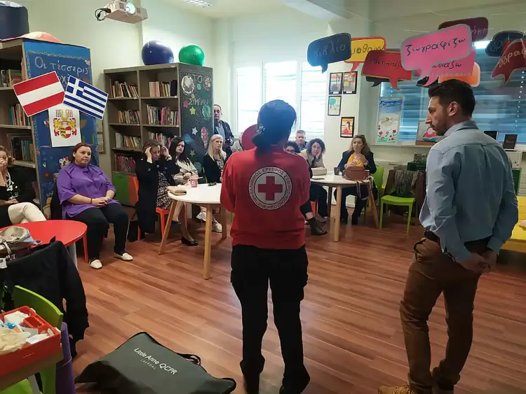 Οι εκπαιδευτικοί του 19ου Δημοτικού Σχολείου Κατερίνης εκπαιδεύονται στις πρώτες βοήθειες Οι εκπαιδευτικοί του 19ου Δημοτικού Σχολείου Κατερίνης εκπαιδεύονται στις πρώτες βοήθειες