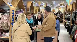 Περιοδεία του υπ. Προέδρου Κώστα Πίτσια στην κεντρική αγορά της Κατερίνης Περιοδεία του υπ. Προέδρου Κώστα Πίτσια στην κεντρική αγορά της Κατερίνης