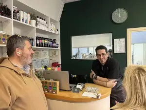 Περιοδεία του υπ. Προέδρου Κώστα Πίτσια στην κεντρική αγορά της Κατερίνης Περιοδεία του υπ. Προέδρου Κώστα Πίτσια στην κεντρική αγορά της Κατερίνης