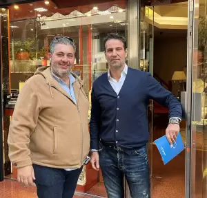 Περιοδεία του υπ. Προέδρου Κώστα Πίτσια στην κεντρική αγορά της Κατερίνης Περιοδεία του υπ. Προέδρου Κώστα Πίτσια στην κεντρική αγορά της Κατερίνης