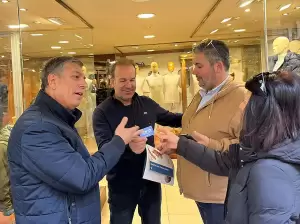 Περιοδεία του υπ. Προέδρου Κώστα Πίτσια στην κεντρική αγορά της Κατερίνης Περιοδεία του υπ. Προέδρου Κώστα Πίτσια στην κεντρική αγορά της Κατερίνης