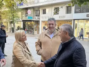 Περιοδεία του υπ. Προέδρου Κώστα Πίτσια στην κεντρική αγορά της Κατερίνης Περιοδεία του υπ. Προέδρου Κώστα Πίτσια στην κεντρική αγορά της Κατερίνης