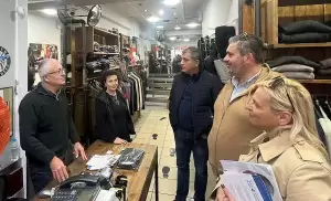 Περιοδεία του υπ. Προέδρου Κώστα Πίτσια στην κεντρική αγορά της Κατερίνης Περιοδεία του υπ. Προέδρου Κώστα Πίτσια στην κεντρική αγορά της Κατερίνης