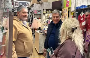 Περιοδεία του υπ. Προέδρου Κώστα Πίτσια στην κεντρική αγορά της Κατερίνης Περιοδεία του υπ. Προέδρου Κώστα Πίτσια στην κεντρική αγορά της Κατερίνης