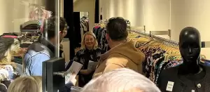 Περιοδεία του υπ. Προέδρου Κώστα Πίτσια στην κεντρική αγορά της Κατερίνης Περιοδεία του υπ. Προέδρου Κώστα Πίτσια στην κεντρική αγορά της Κατερίνης