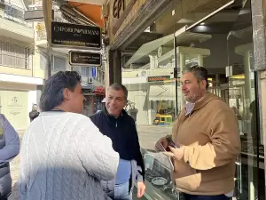 Περιοδεία του υπ. Προέδρου Κώστα Πίτσια στην κεντρική αγορά της Κατερίνης Περιοδεία του υπ. Προέδρου Κώστα Πίτσια στην κεντρική αγορά της Κατερίνης