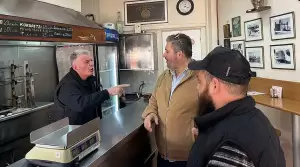 Περιοδεία του υπ. Προέδρου Κώστα Πίτσια στην κεντρική αγορά της Κατερίνης Περιοδεία του υπ. Προέδρου Κώστα Πίτσια στην κεντρική αγορά της Κατερίνης